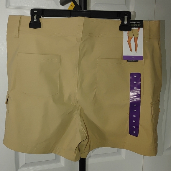 Eddie Bauer Women's Beige Cargo Shorts Size 16 - Picture 2 of 3